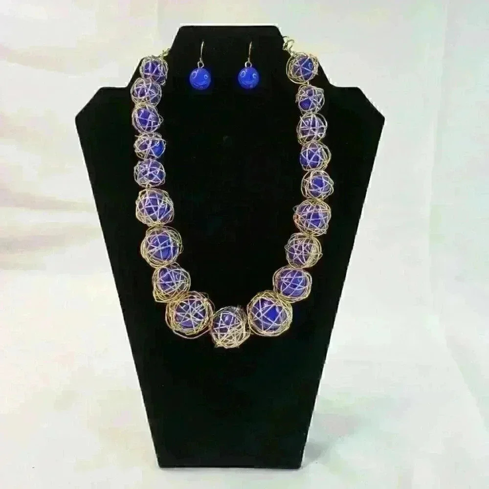 Handmade adjustable necklace and earring set in art wire Color Blue